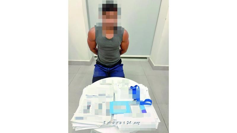 القبض على مُحتال الحبر السحري في دبي: يتلاعب بضحاياه بحيلة مدهشة