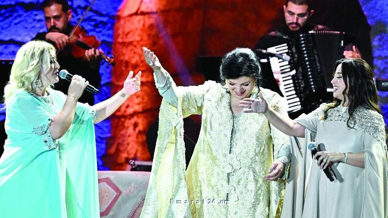 ديوانية حب نسائية في بيت الدين تحيي الطرب بمشاركة رئيس وزراء لبنان ديوانية حب نسائية في بيت الدين تحيي الطرب بمشاركة رئيس وزراء لبنان