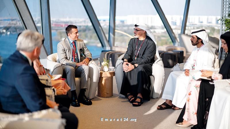 خالد بن محمد ورئيس الإكوادور يناقشان تعزيز التعاون والعلاقات بين البلدين