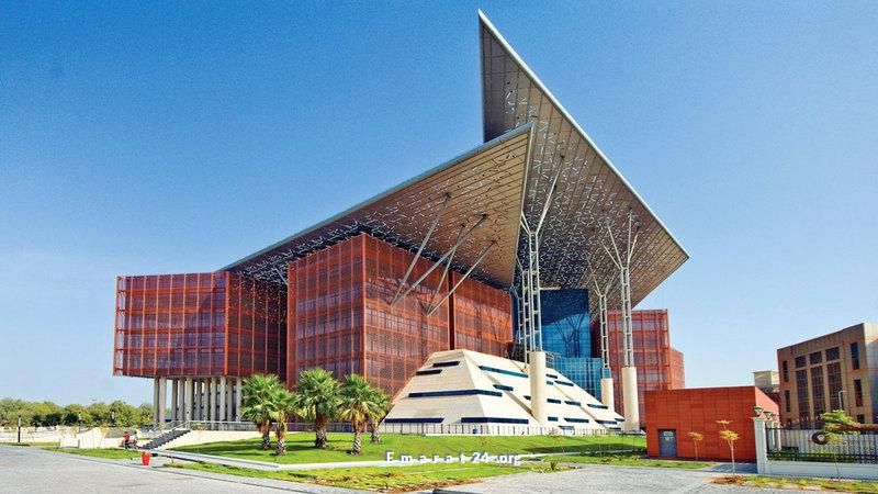 شاب يرفض إعادة 108,500 درهم لفتاة ويعتبرها هبة